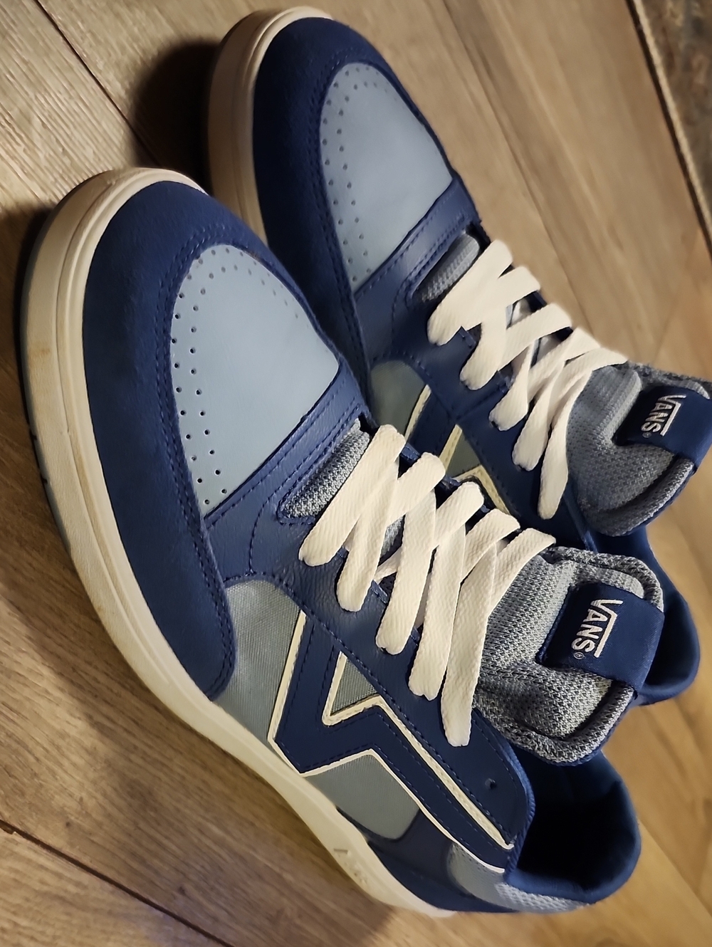 Vans Men’s Two-Tone Navy and Light Blue Skate Sneakers
